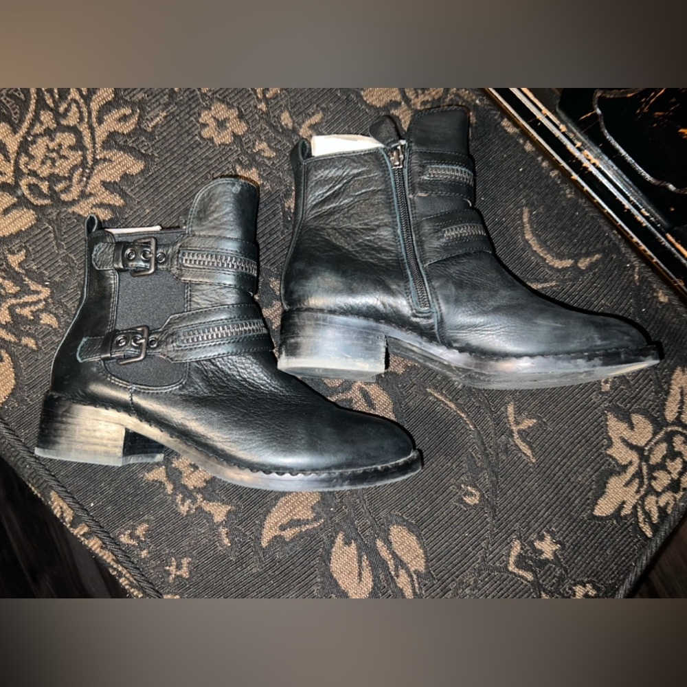 Kennth Cole Gentle Souls Barnaby Black Leather Moto Ankle Boots women Sz 6
